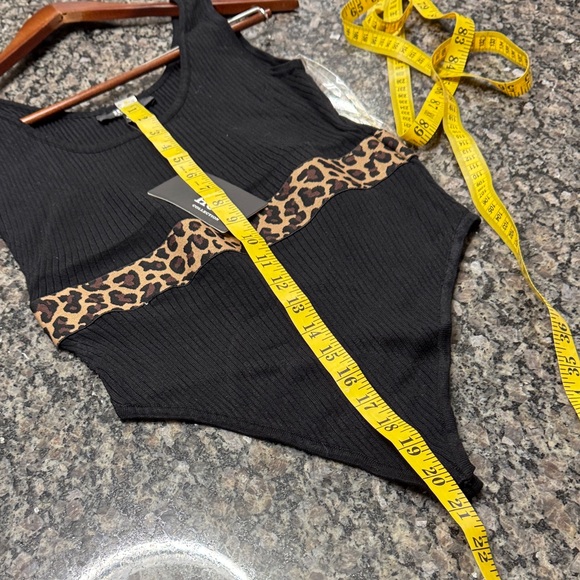 Hera Collection Black Ribbed leopard print bodysuit NWT M - Picture 7 of 9
